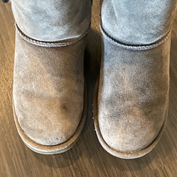 Child UGG Bailey Button Triplet Boot, Size 4 kids - Picture 6 of 7